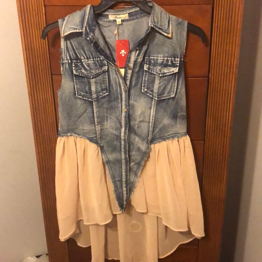 Cute blue jean high low top!!💙